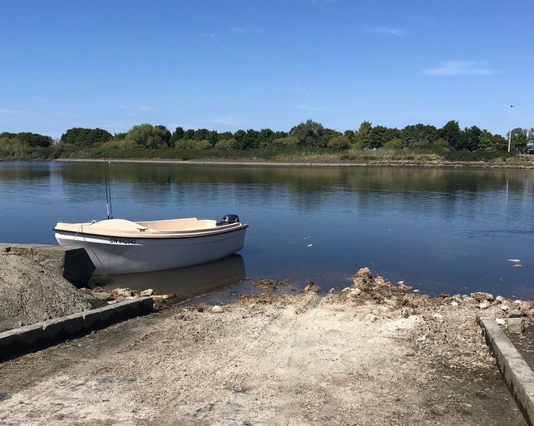 La cale de mise à l’eau du Bassin Carnot est une véritable poubelle !…