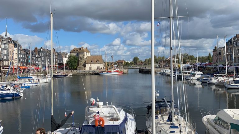 Marins Pêcheurs et plaisanciers de Honfleur en colère contre la possible augmentation du tarif portuaire