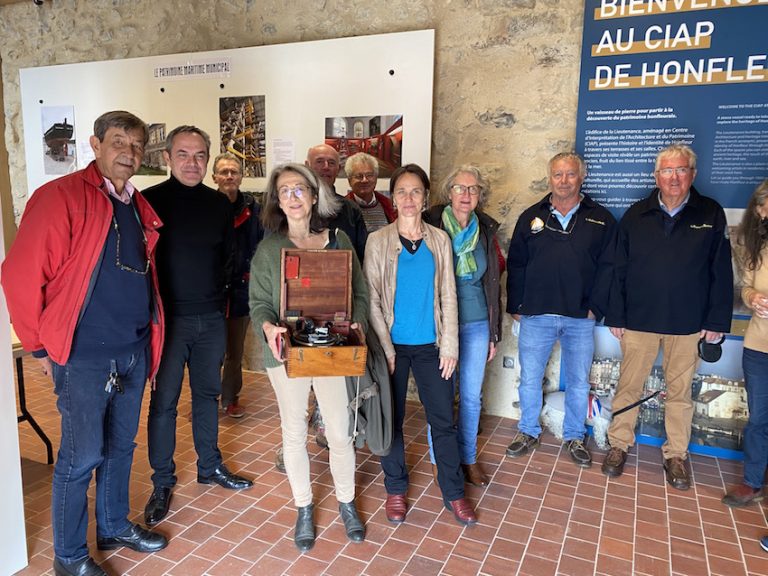 Remise officielle d’un Cercle Hydrographique à la ville de Honfleur…