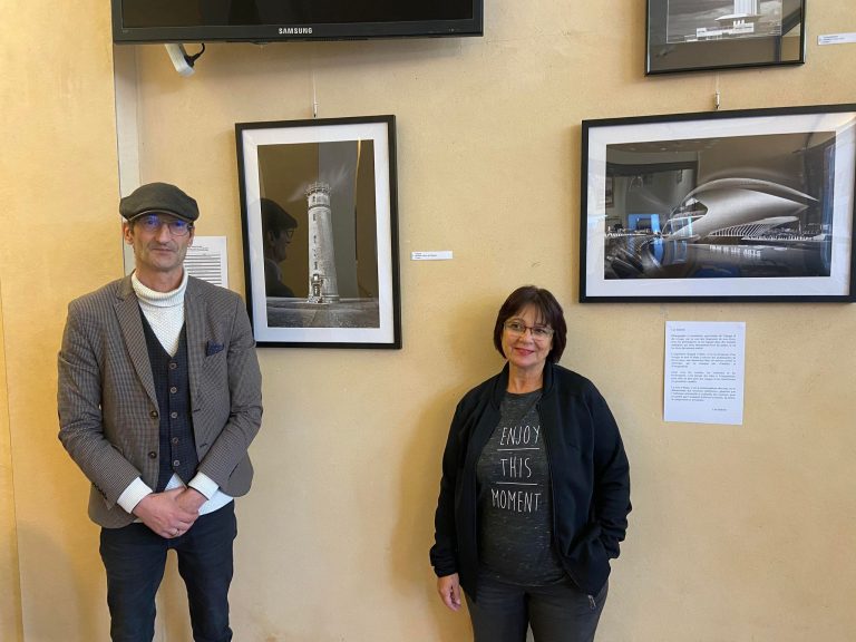 La photographe Léa Badrah expose dans le hall de la mairie de Honfleur…