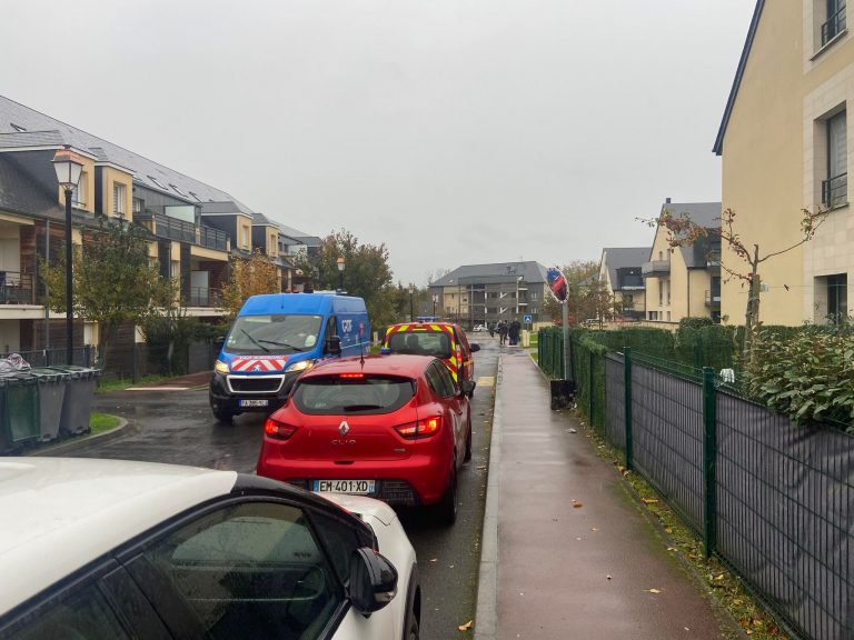 Intervention des sapeurs-pompiers dans un immeuble rue du Vermont à Honfleur