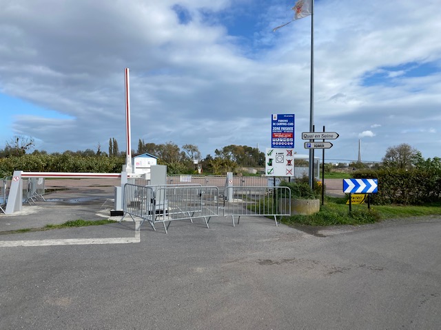 Le parking des camping-cars se dote de barrières…