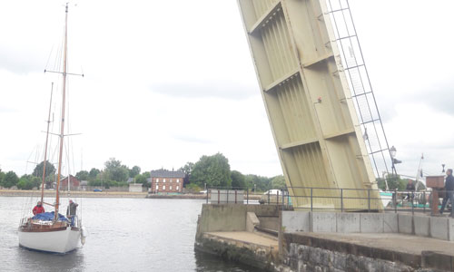 Pas d’ouvertures des ponts pour le port de Honfleur…