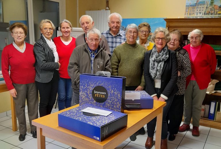 Des colis de Noël pour les porte-drapeaux