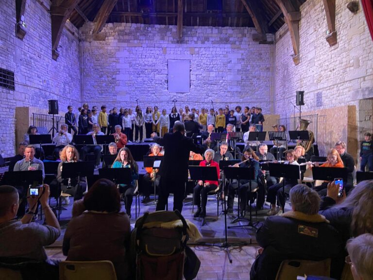 Les écoliers de Caubrière et l’orchestre Honfleur Harmonie enchantent le public