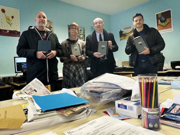 Remise de tablettes numériques aux écoliers honfleurais…