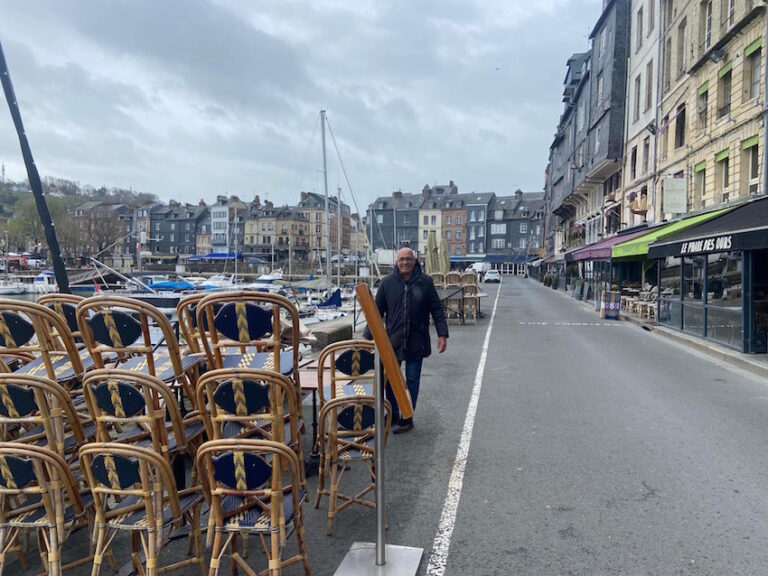 Retour des terrasses à Honfleur