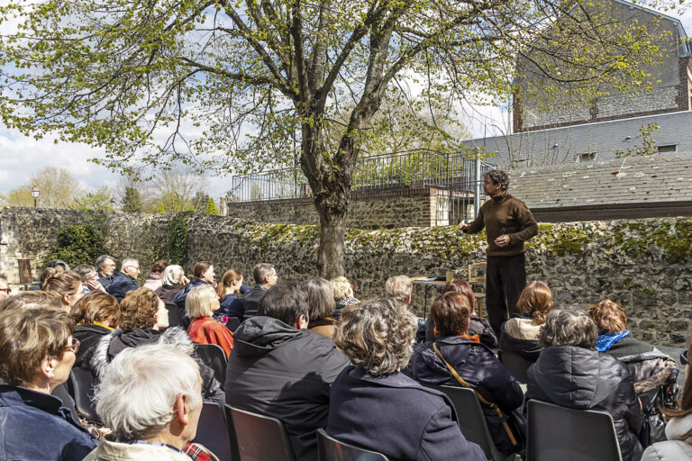 Succès pour la présentation de la pièce  « l’homme qui plantait les arbres » par le comédien Jérôme Robart,