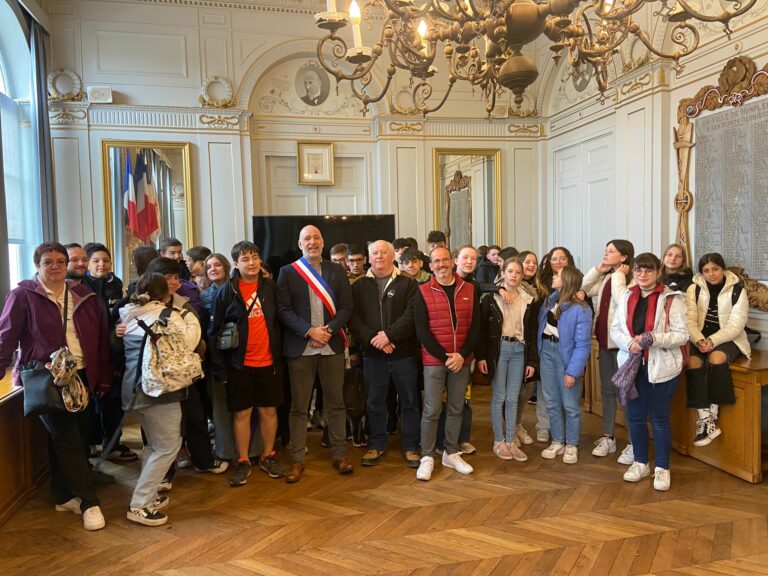Des scolaires espagnols reçus à la mairie de Honfleur