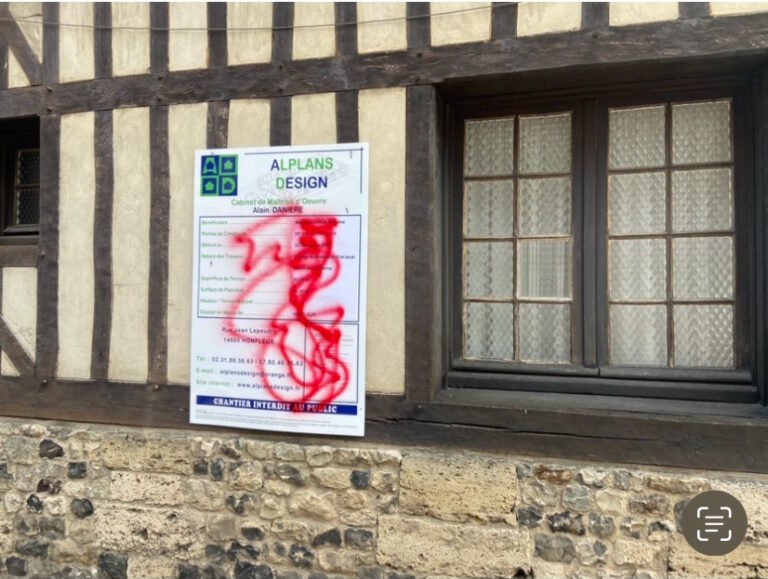 Pourquoi un tag sur un panneau d’affichage pour travaux ?
