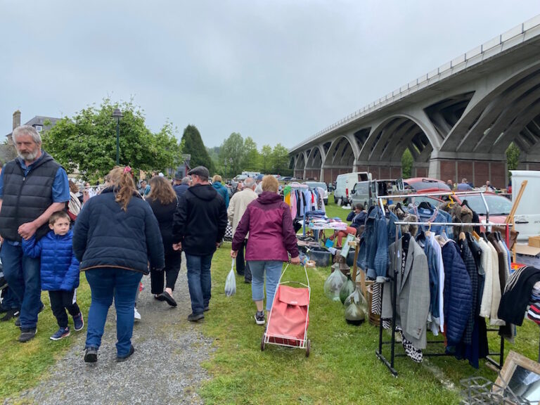 110 exposants à la foire à tout de La Rivière Saint-Sauveur