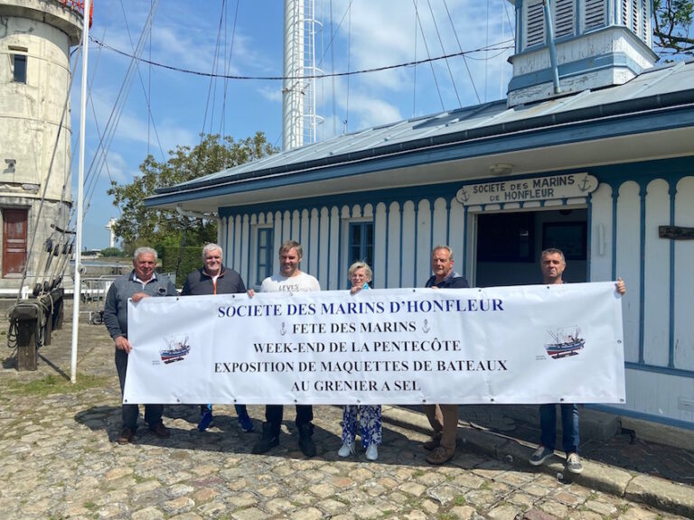 Nouvelle banderole pour la Société des Marins