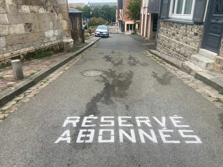 Des parkings en centre-ville réservés aux abonnés…