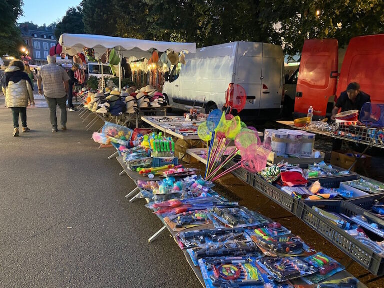 Première soirée réussie pour le marché nocturne de Honfleur