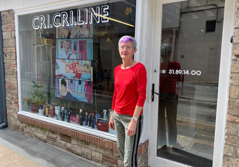 L’heure de la retraité a sonné pour la coiffeuse Christine…