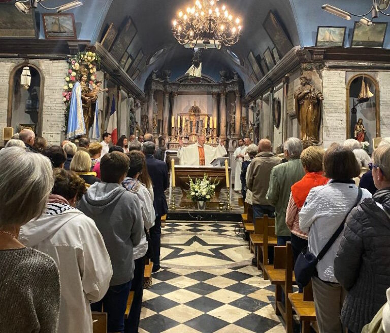 Une rose  à « Notre-Dame de Grâce », pour célébrer les 1000 ans de la petite chapelle.