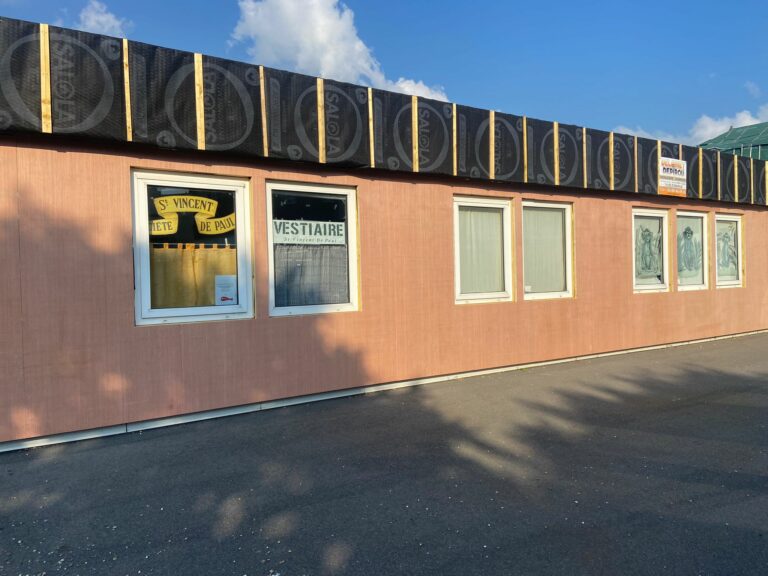 Travaux d’isolation pour le  » Vestiaire »