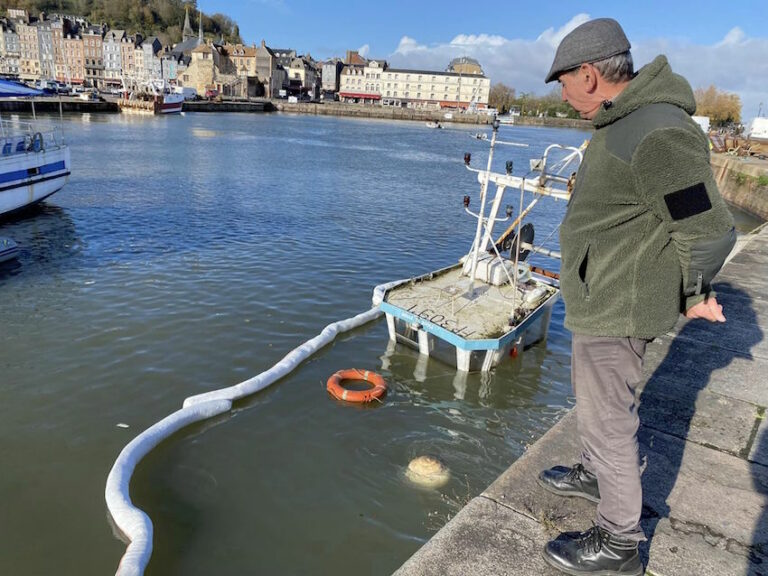 Honfleur : Un bateau de pêche coule dans l’avant-port…