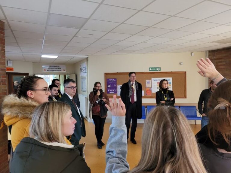 Honfleur : Mise en place d’un dispositif de lutte contre la précarité menstruelle au Lycée Albert-Sorel.