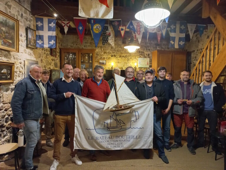 Stéphane Vie remporte la régate du « Bateau Bouteille »