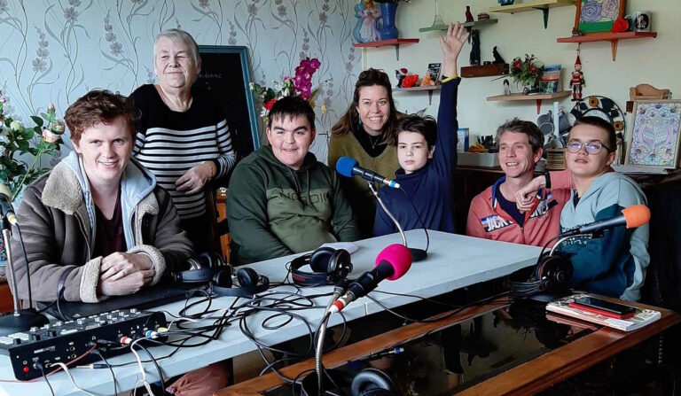 Honfleur : Radio EVA en studio avec les jeunes de l’IME de Pont l’Évêque