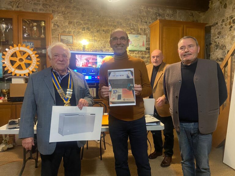 Honfleur : Le joli cadeau de Noël du Rotary Club pour les restos du cœur…