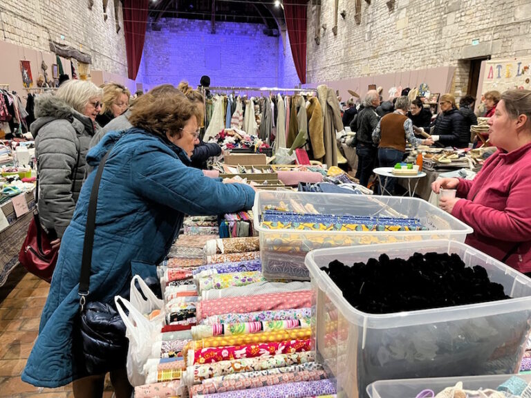 Honfleur : nouveau succès pour le salon des « puces des couturières »