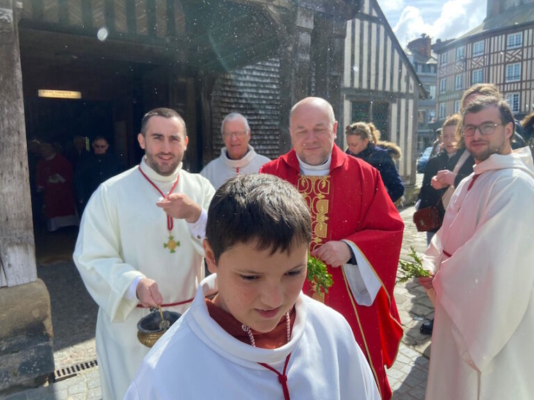 Honfleur : de nombreux fidèles pour la messe des rameaux