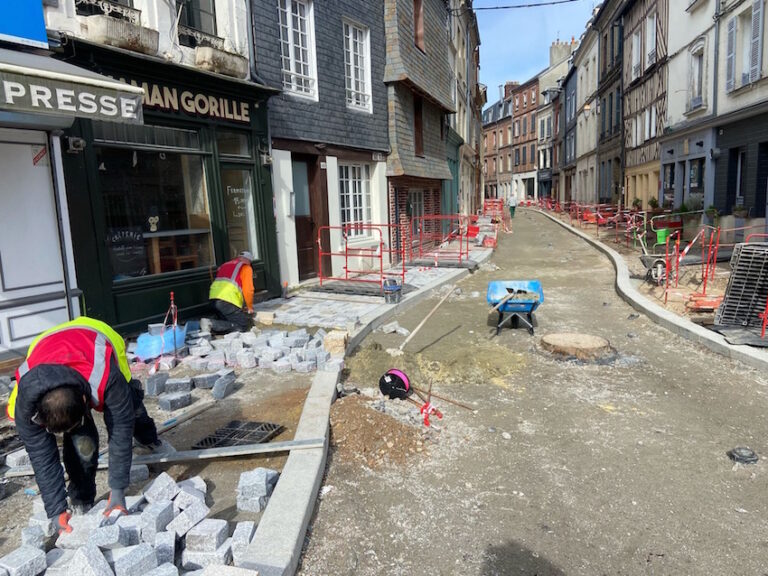 Honfleur : Les travaux de requalification de la rue Chaussée arrivent bientôt à leur terme…