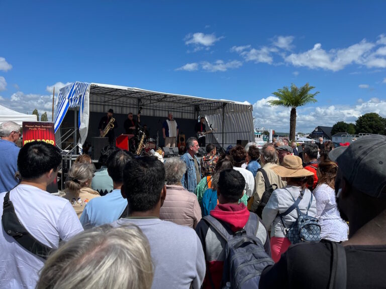 Honfleur : Un samedi rockabilly place de l’hôtel de ville