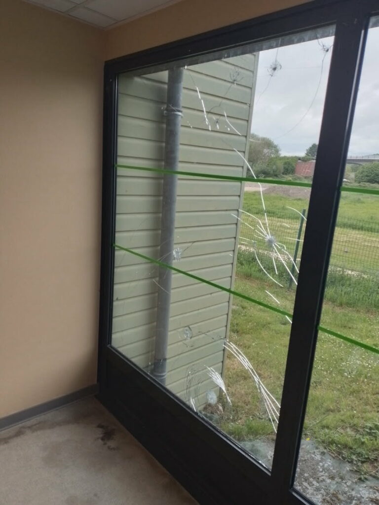 La Rivière St-Sauveur : le maire porte plainte pour dégradation à l’école maternelle…