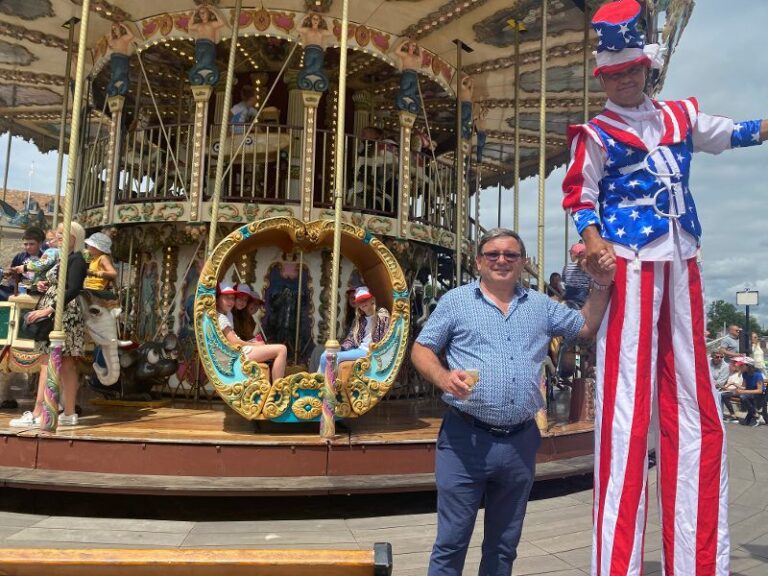Honfleur : L’emblématique Carrousel Palace 1900 a fêté ses trente ans sur le parvis de la mairie