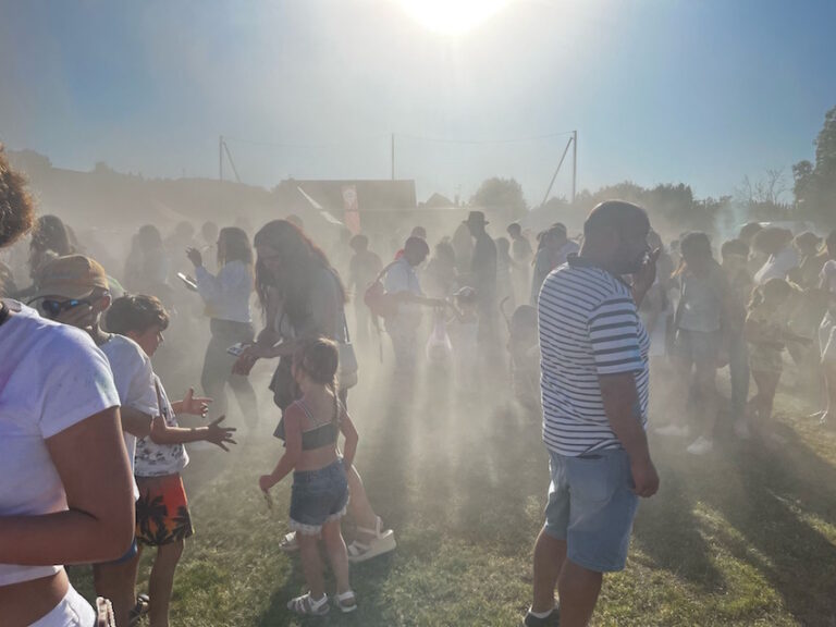 La Rivière Saint-Sauveur : Plus de 2 000 personnes au Color Festival 