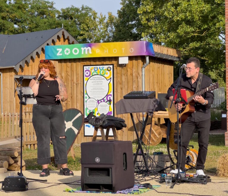 Honfleur : La Mora, retour en images sur le premier concert au café Mathilde : le duo Soul Spirit
