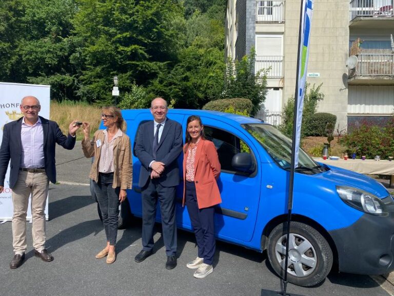 Honfleur : ENEDIS fait don d’un véhicule utilitaire à l’association « Être et Boulot »