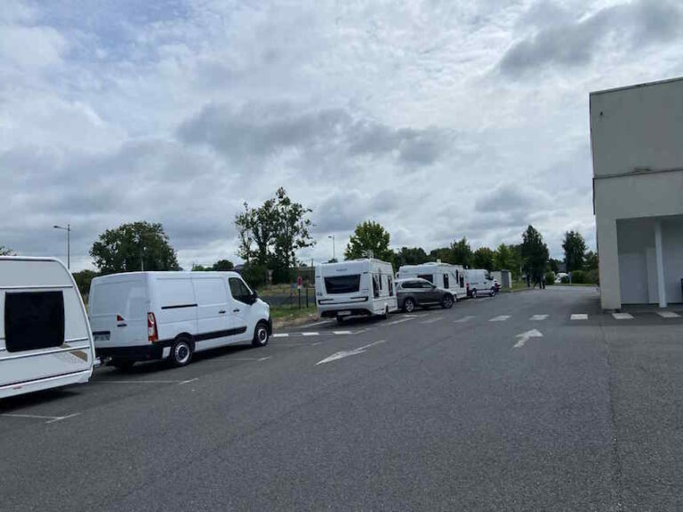 Installation illicite des gens du voyage sur le parking du Pôle Santé de la Côte Fleurie…