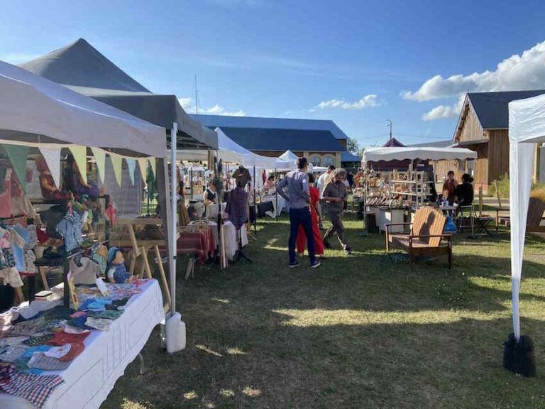 Honfleur : Premier succès pour le 1er marché artisanal nocturne de La Mora…