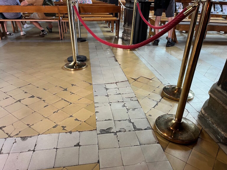 Honfleur : La mairie apporte des précisions suite à l’affaissement du sol dans l’église Sainte-Catherine…