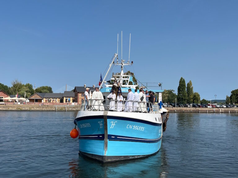 Honfleur : les pèlerins ont bravé la canicule pour l’assomption de la Vierge Marie.