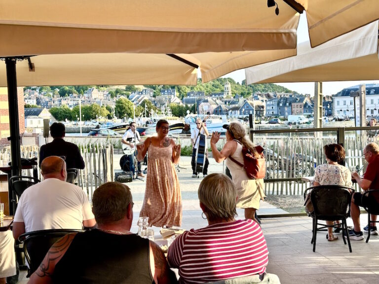 Honfleur : À la Mora, la soirée rockabilly a fait le plein de joie.