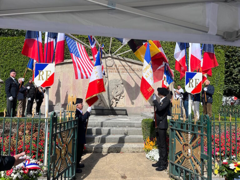 Les honfleurais rendent hommage aux libérateurs de la seconde guerre mondiale.
