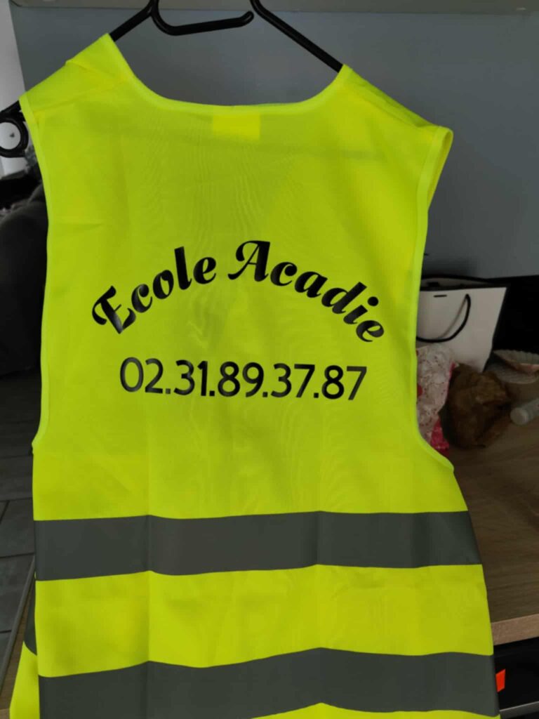 Honfleur : des gilets fluo pour les écoliers de l’Acadie.