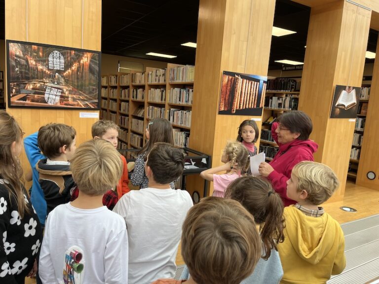 Honfleur : les élèves de l’école Caubrière visitent l’exposition photographique de Léa Badrah