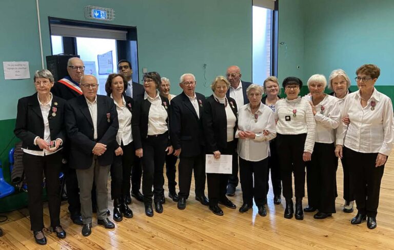 Équemauville : Remise de médailles pour les choristes de la Scamelvilla.