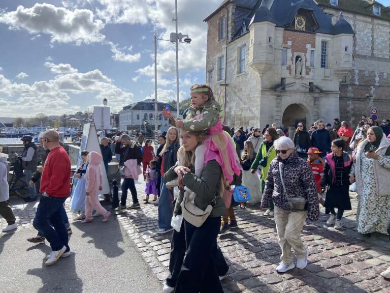 Honfleur : Nouveau succès pour le carnaval des écoles