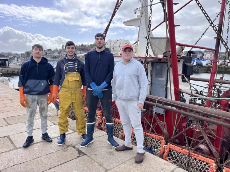 Honfleur : Un coquillard dieppois porte secours à des plaisanciers en détresses…