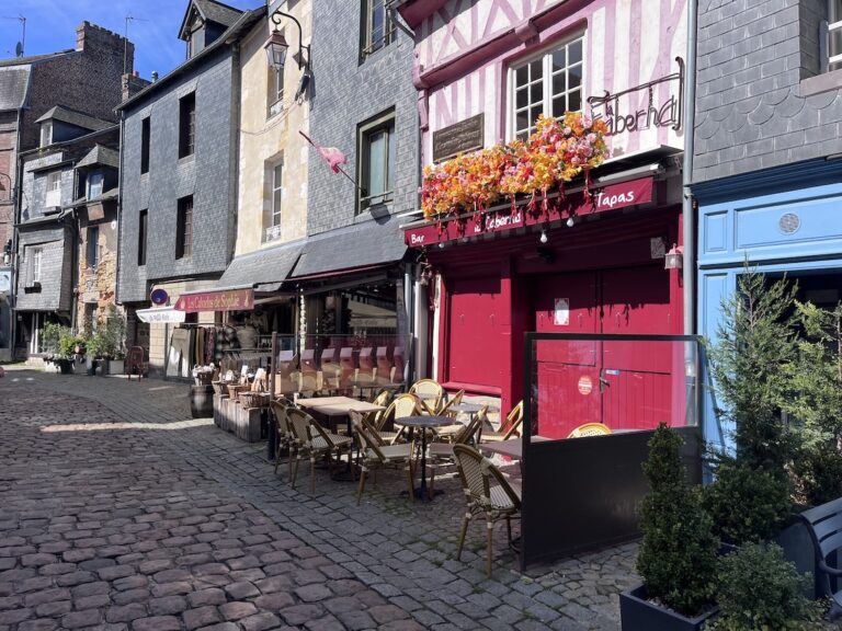 Honfleur : Les établissements de nuit autorisés à ouvrir jusqu’à 2 heures du matin.
