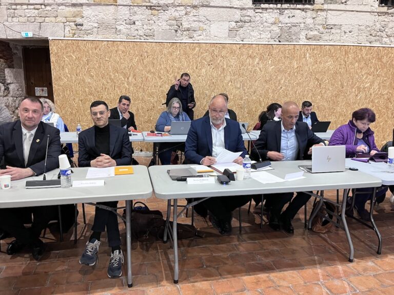 Honfleur : Une baisse de 15 % du prix des terrasses pour aider les commerçants.