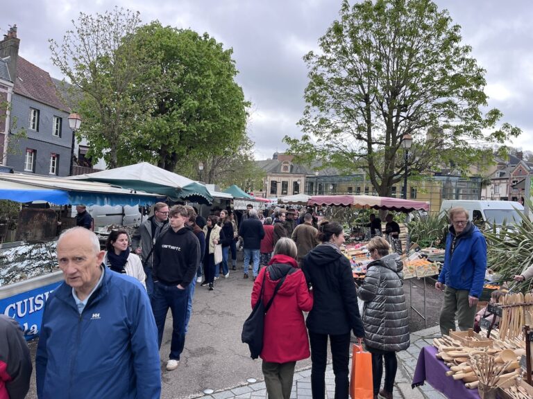 Honfleur : Les commerçants globalement satisfait de la disposition du marché temporaire du samedi…