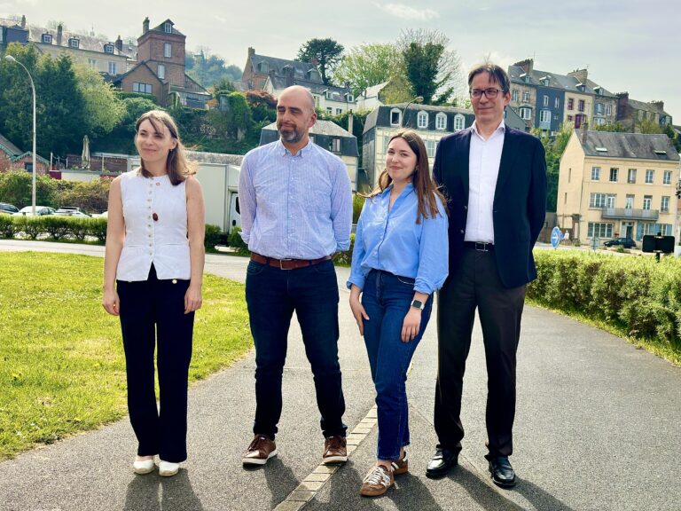 Honfleur : L&rsquo;Office de tourisme communautaire se veut rassurant à l’ombre des immeubles en péril du vieux bassin…